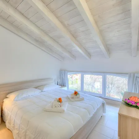 Apartment Golden & Sunflower Terrace Leggiuno