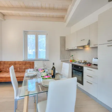 Golden & Sunflower Terrace Leggiuno
