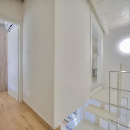 Golden & Sunflower Terrace Apartment