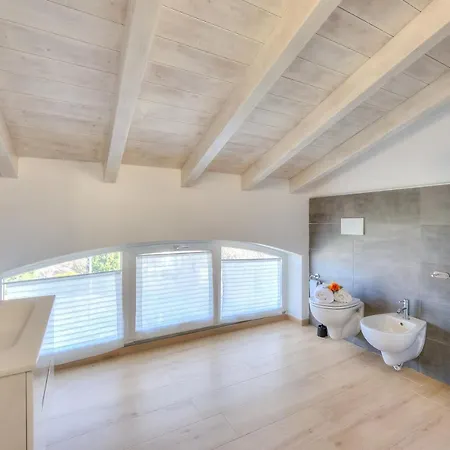 Golden & Sunflower Terrace Apartment
