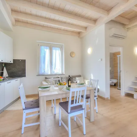 Golden & Sunflower Terrace Apartment